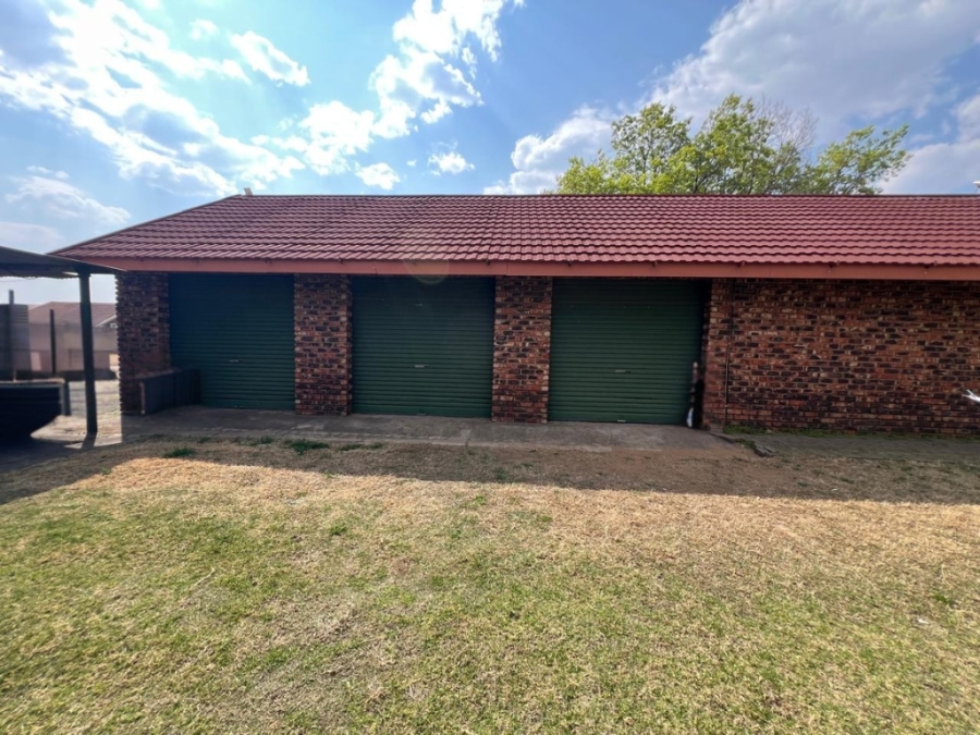 4 Bedroom Property for Sale in Wonderwater Free State